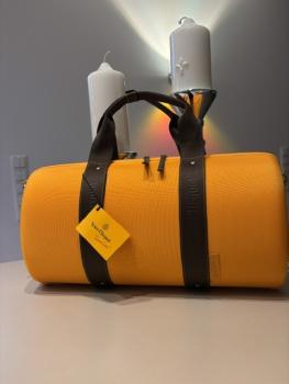 Champagner Frankreich Veuve Clicquot 0,75 l Flasche mit 2 Gläsern Veuve Clicquot im original Traveller Bag