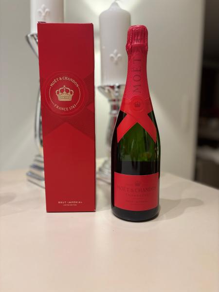 Champagner Frankreich Moët & Chandon Red Limited Edition 0,75 l Flasche in der Geschenkverpackung